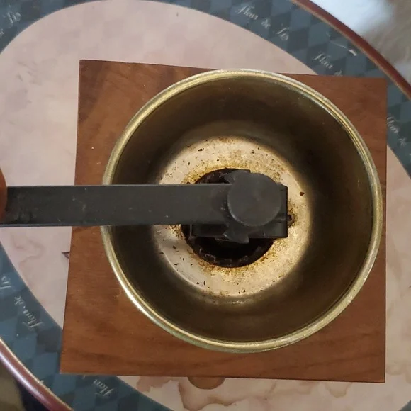 Vintage hand crank coffee grinder/mill - Picture 8 of 8